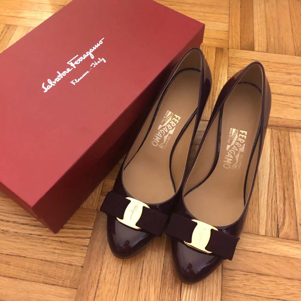 salvatore ferragamo bow tie patent pumps